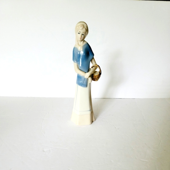 No Brand Other - Porcelain figurine women with basket blue off white slender
